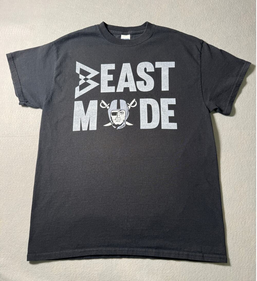 Oakland Raiders Los Angeles Las Vegas Beast Mode Marshawn Lynch T-Shirt Size M